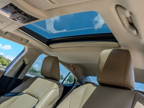Used 2019 Lexus ES 350 w/ Premium Package FWD image 27