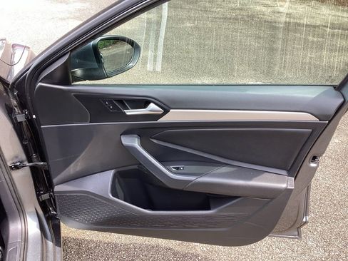 Used 2019 Volkswagen Jetta SE w/ Cold Weather Package FWD image 22