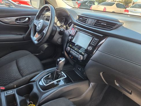 Used 2020 Nissan Rogue SV AWD/4WD image 15