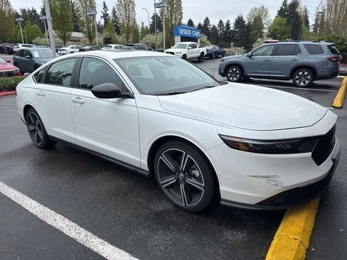 Used 2024 Honda Accord Sport image 2