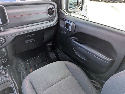 Used 2025 Jeep Wrangler Unlimited Rubicon AWD/4WD image 18