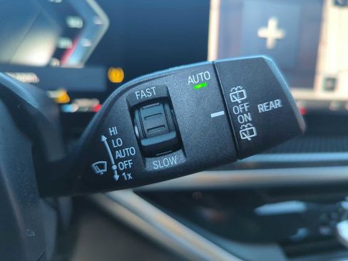 Used 2025 BMW X5 M60i w/ Climate Comfort Package image 26