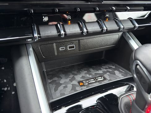 Used 2024 Chevrolet Colorado Z71 w/ Z71 Convenience Package 2 image 20