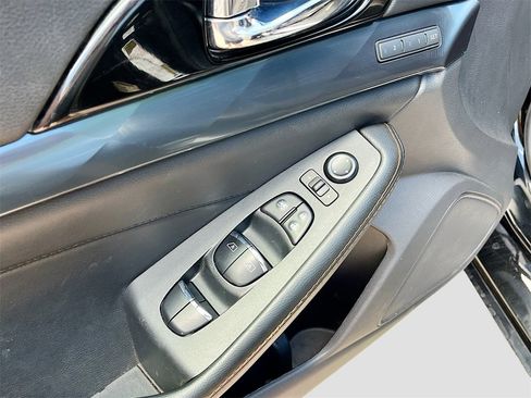 Used 2022 Nissan Maxima SR w/ Sport Mat Group image 18