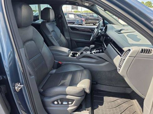 Used 2019 Porsche Cayenne AWD/4WD image 18