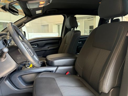 Used 2019 Nissan Titan SV w/ SV Convenience Package AWD/4WD image 12