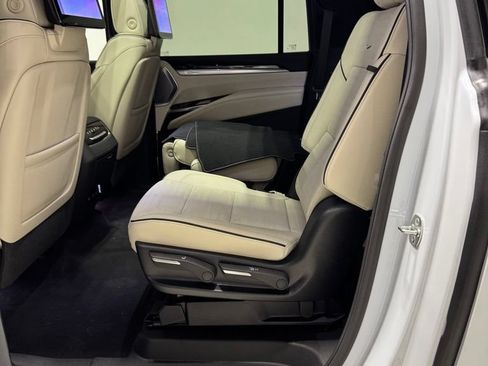 Used 2026 Cadillac Escalade ESV Sport w/ Touring Package AWD/4WD image 30
