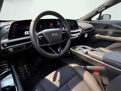 Used 2025 Cadillac Lyriq Luxury AWD/4WD image 15