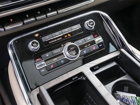 Used 2024 Lincoln Navigator Reserve image 18