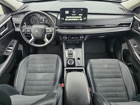 Used 2024 Mitsubishi Outlander SE image 15
