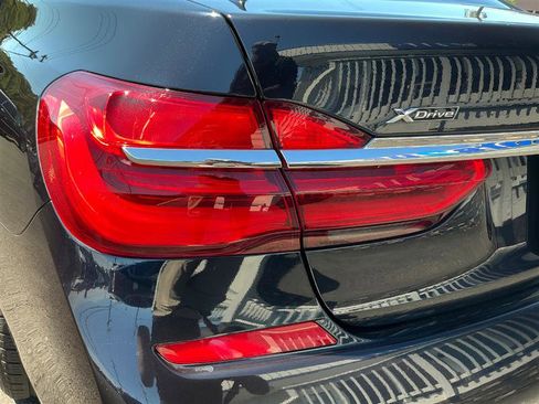 Used 2019 BMW 750i xDrive w/ M Sport Package image 12