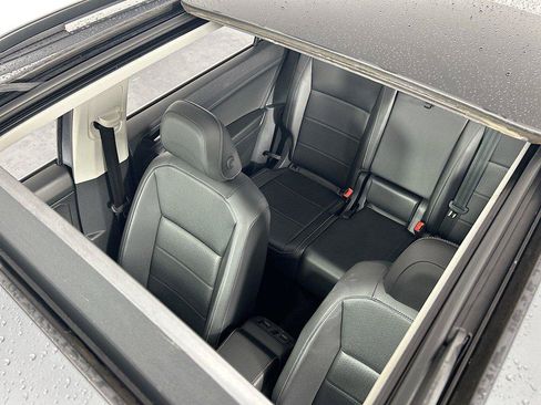 Certified 2021 Volkswagen Tiguan SE w/ Panoramic Sunroof Package AWD/4WD image 21