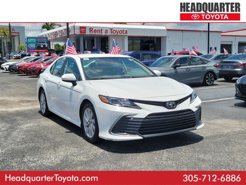 Used 2022 Toyota Camry LE FWD image 1