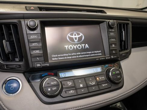 Used 2016 Toyota RAV4 Limited image 13
