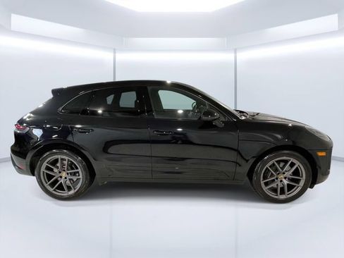 Certified 2026 Porsche Macan AWD/4WD image 9