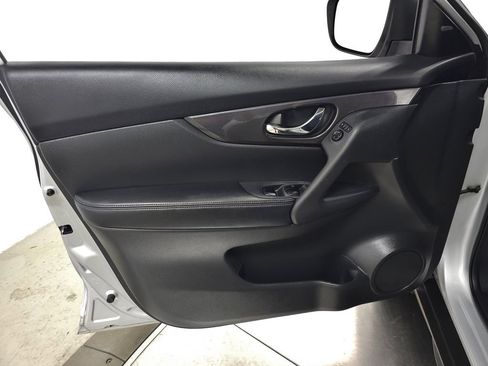 Used 2018 Nissan Rogue S AWD/4WD image 11