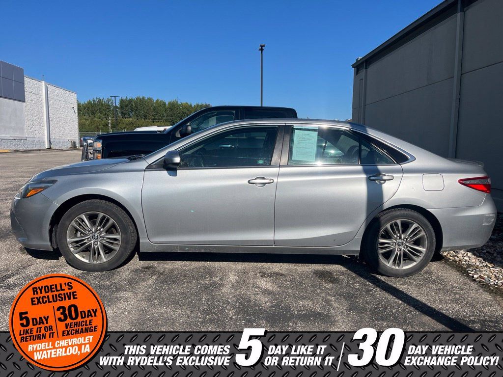 Used 2016 Toyota Camry SE FWD image 2