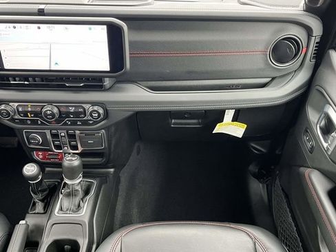 Used 2024 Jeep Wrangler Unlimited Rubicon image 18