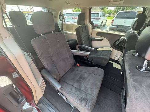 Used 2014 Chrysler Town & Country Touring w/ Driver Convenience Group FWD image 29
