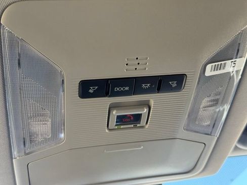Used 2025 Toyota RAV4 XLE FWD image 29