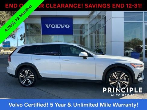 Certified 2025 Volvo V60 B5 Cross Country Plus image 3