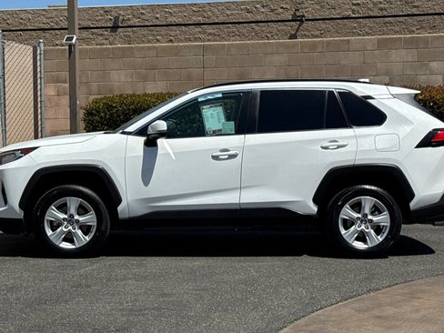 Used 2021 Toyota RAV4 XLE w/ Convenience Package FWD image 7