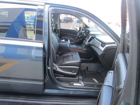 Used 2020 Chevrolet Suburban Premier image 33