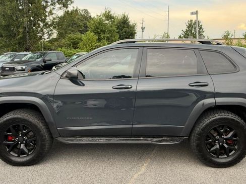Used 2016 Jeep Cherokee Trailhawk w/ Comfort/Convenience Group AWD/4WD image 5