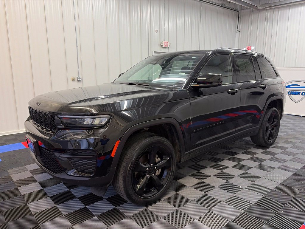 Used 2023 Jeep Grand Cherokee Altitude AWD/4WD image 8