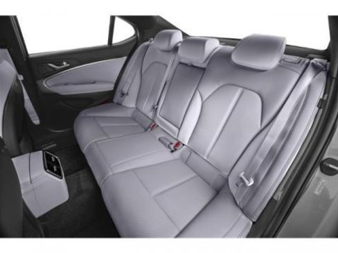 Used 2025 Genesis G70 2.5T image 16