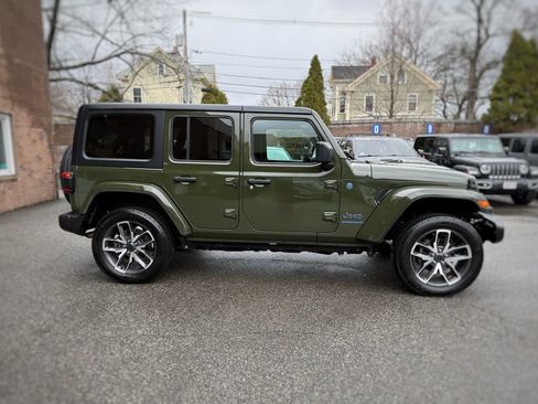 Used 2024 Jeep Wrangler Unlimited w/ Convenience Group AWD/4WD image 4