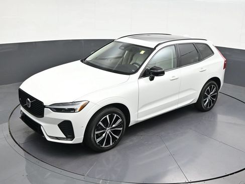 Used 2024 Volvo XC60 B5 Plus w/ Protection Package Premier AWD/4WD image 21