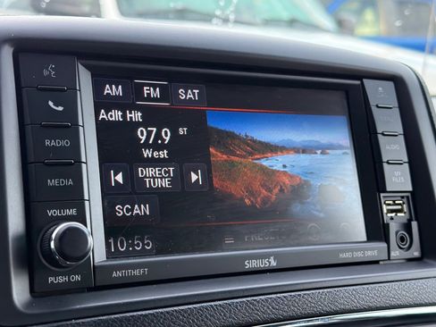 Used 2019 Dodge Grand Caravan SXT image 18