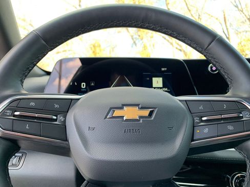 Used 2025 Chevrolet Equinox LT image 27