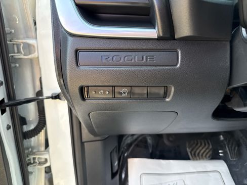 Used 2023 Nissan Rogue S FWD image 17