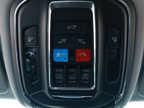 Used 2021 Jeep Grand Cherokee L Limited AWD/4WD image 21
