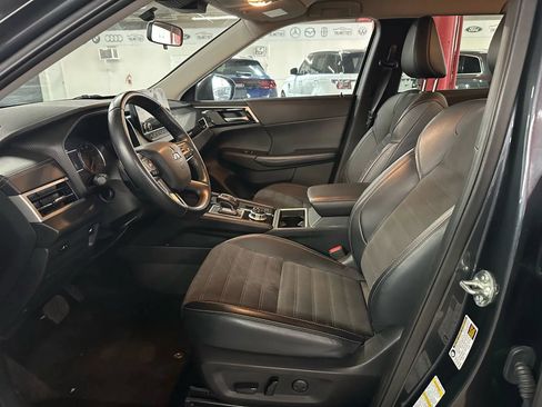 Used 2024 Mitsubishi Outlander FWD image 13