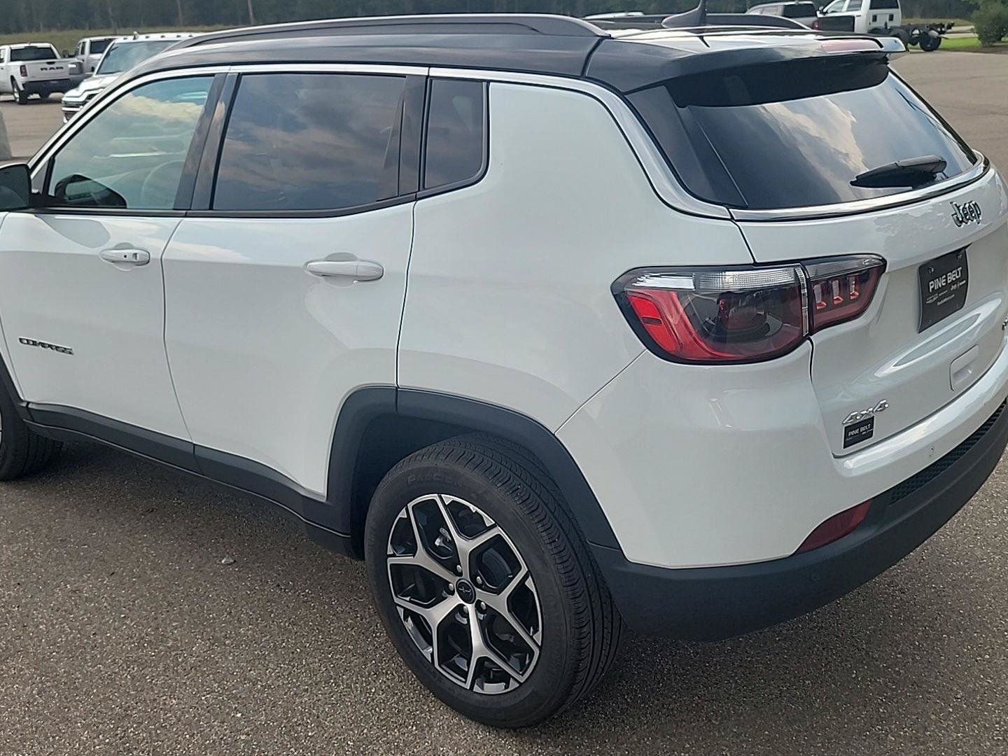 Certified 2025 Jeep Compass Limited AWD/4WD image 15