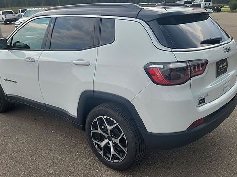 Certified 2025 Jeep Compass Limited AWD/4WD image 15