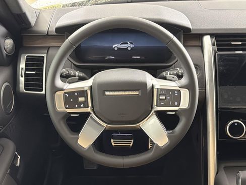 New 2026 Land Rover Discovery Dynamic SE image 11