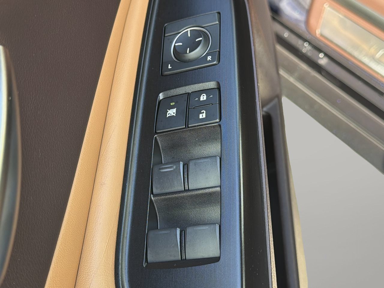 Used 2019 Lexus ES 300h w/ Accessory Package 2 FWD image 18