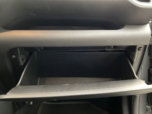 Used 2025 Hyundai Venue SE FWD image 26