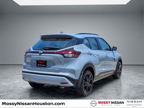 Used 2024 Nissan Kicks SR w/ SR Premium Package FWD image 7