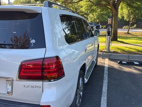 Used 2011 Lexus LX 570 4WD w/ Luxury Pkg image 5