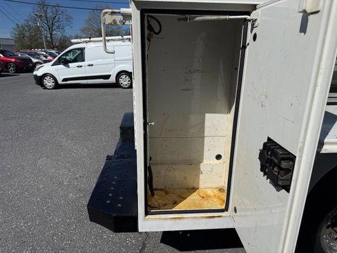 Used 2010 Chevrolet Express 3500 image 34