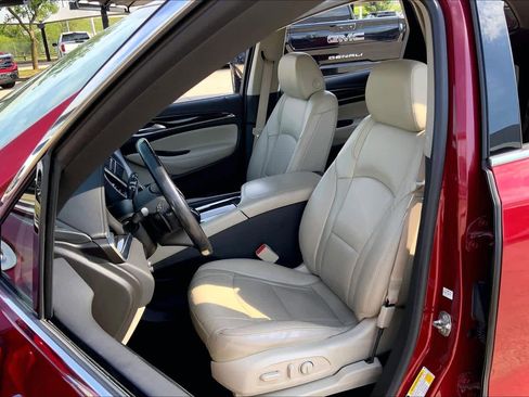 Used 2020 Buick Enclave Essence w/ LPO, Touring Package FWD image 8