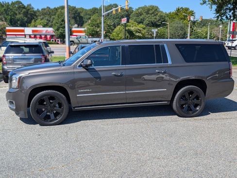 Used 2019 GMC Yukon XL Denali w/ Open Road Package AWD/4WD image 2