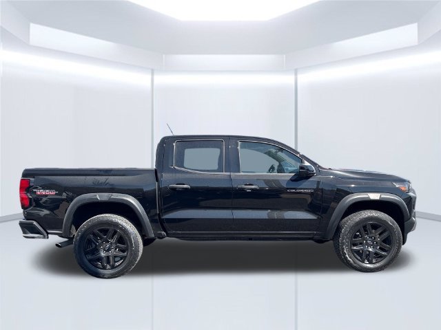 Used 2023 Chevrolet Colorado Trail Boss w/ Technology Package AWD/4WD image 11