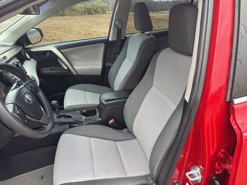 Used 2015 Toyota RAV4 LE image 16
