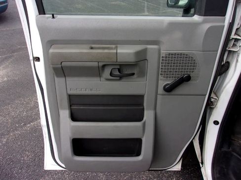 Used 2014 Ford E-350 and Econoline 350 Super Duty image 9